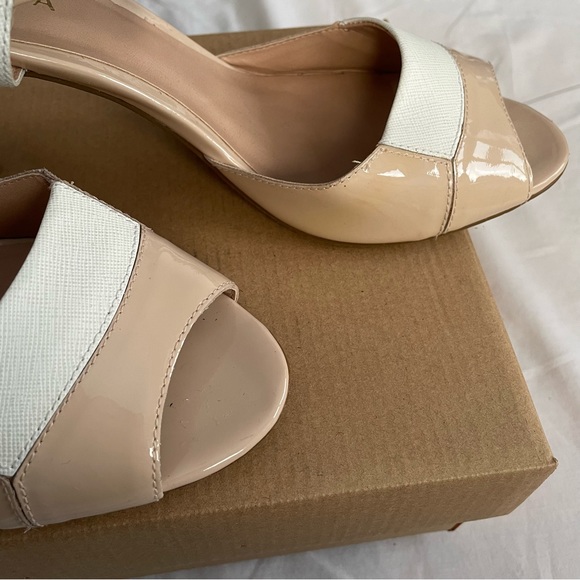 Luz da Lua | nude and cream heeled sandals, US 10 - Picture 6 of 7